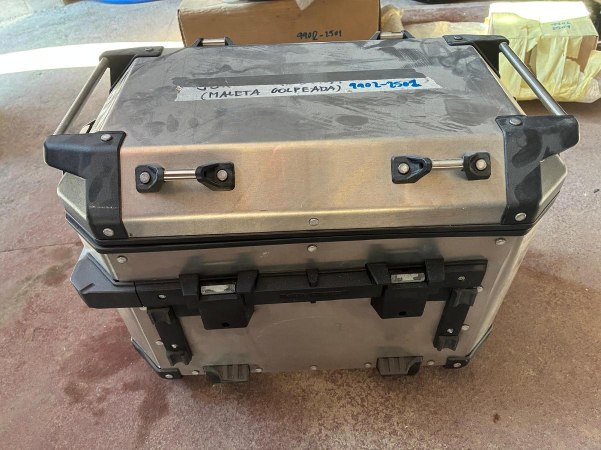 9902 2501 givi trekkerOutback 48l  (2)