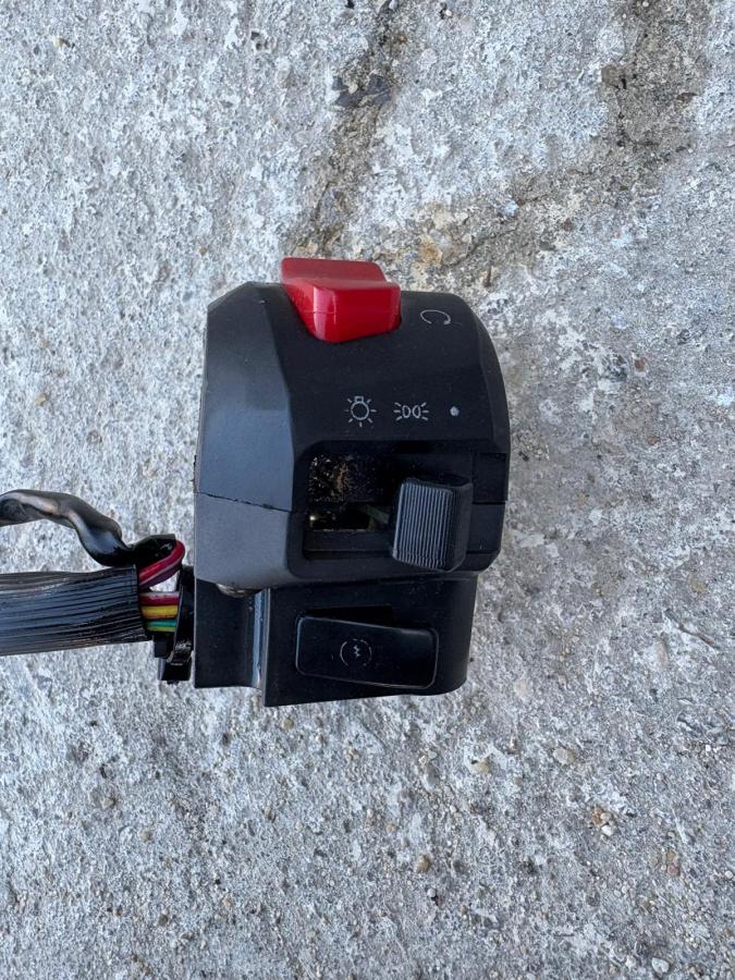 Piña derecha RKS 125 Keeway conmutador