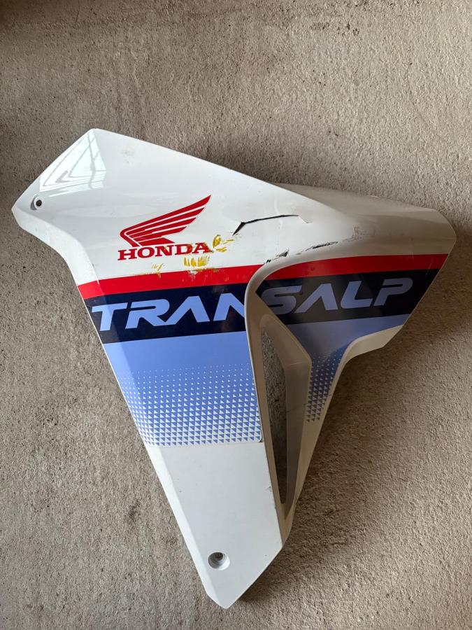 Lateral izquierdo Transalp 750 2023-2025 PARA REPARAR