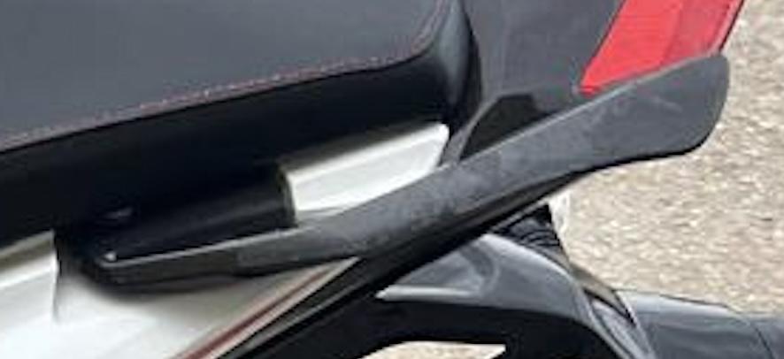 Asa izquierda Benelli BN 125 MotoRecuperados