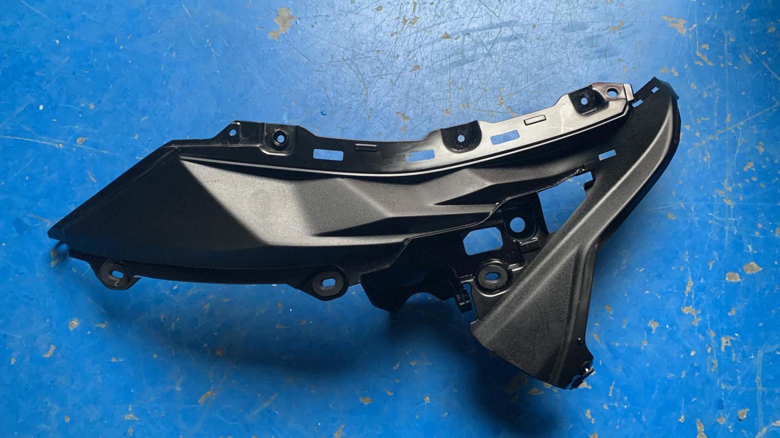 Lateral medio Versys 650 2022-2025 izquierdo