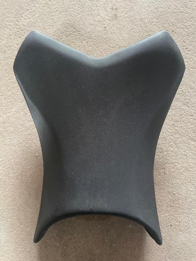 Asiento delantero Z 800 DESPERFECTO