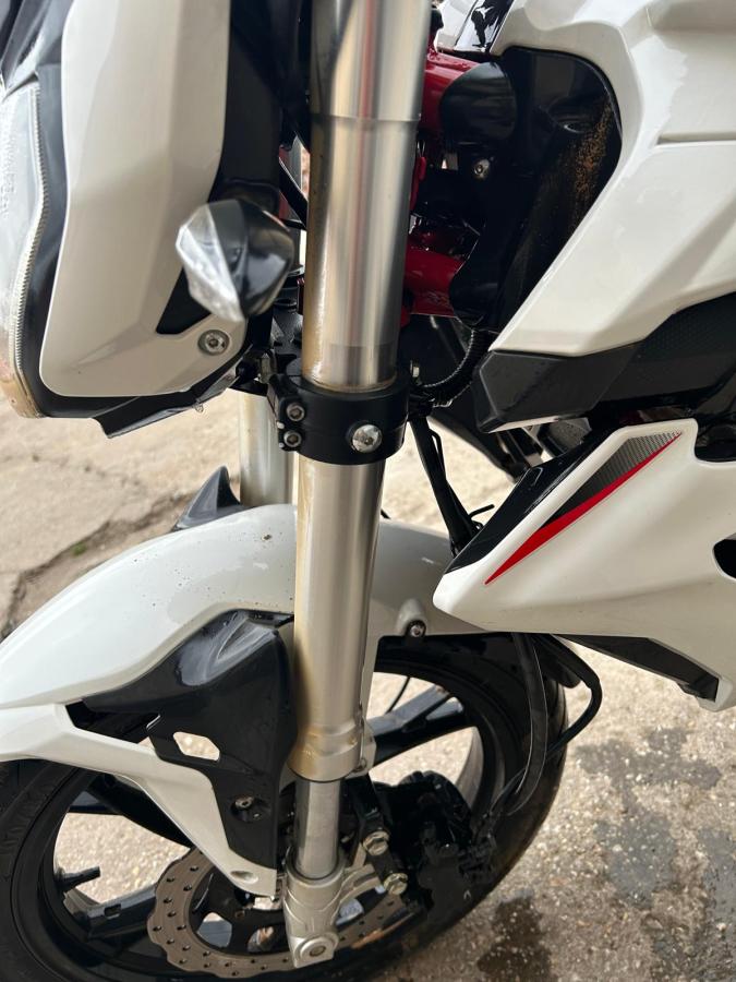 Horquilla izquierda BN 125 Benelli barra botella
