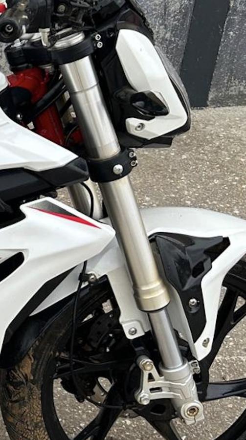 Horquilla derecha BN 125 Benelli barra botella