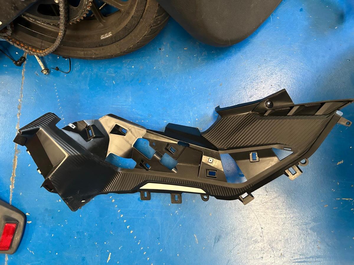 Lateral izquierdo SR 125 GT