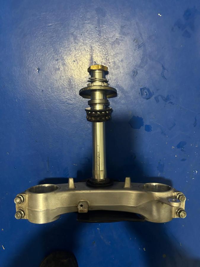 Tija inferior GSXR 600 750 2006 2007 K6 K7