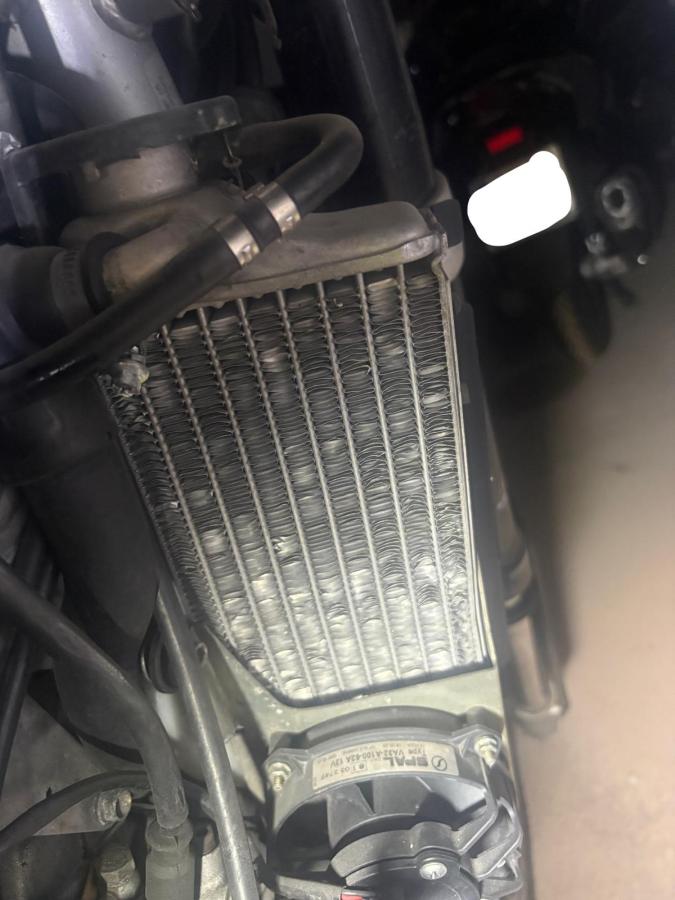 Radiador derecho SM 610 Husqvarna