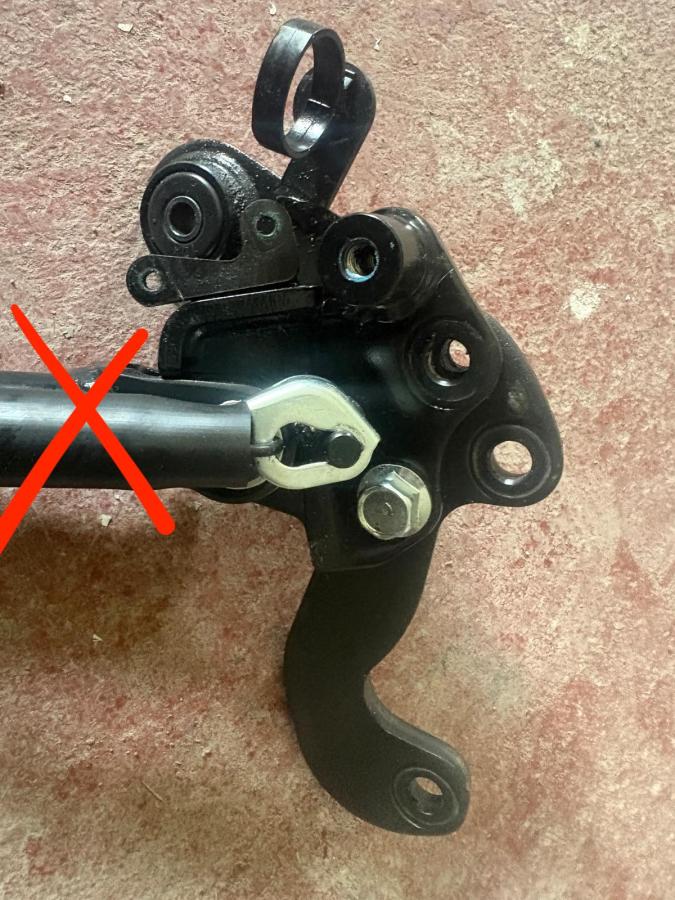 Soporte silenciador MT 09 2025 Yamaha