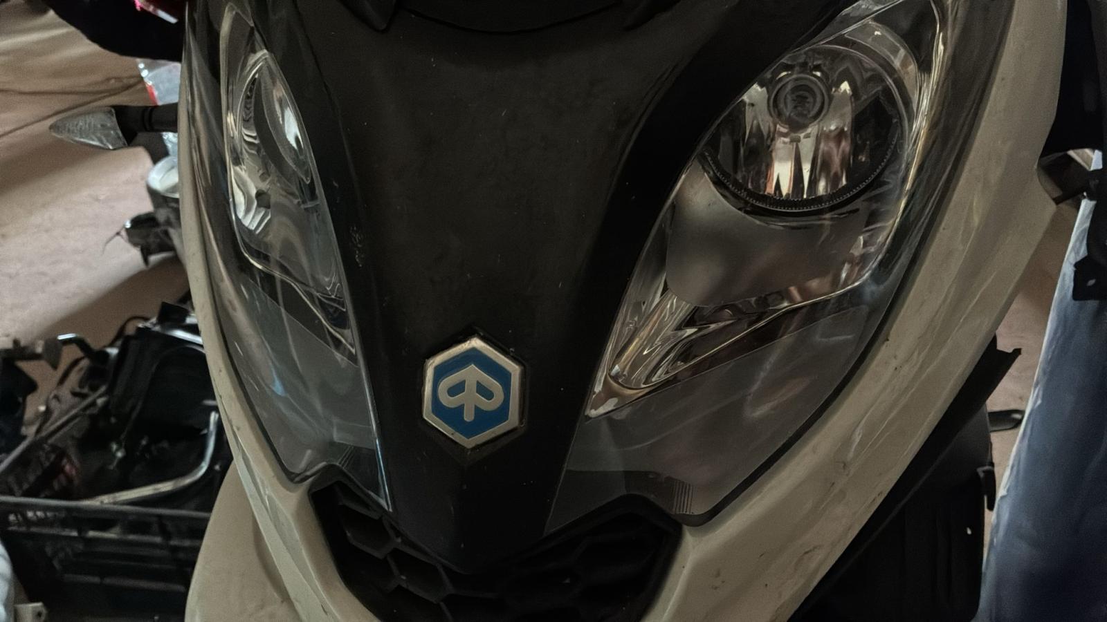 Faro delantero Piaggio MP3 300 Sport