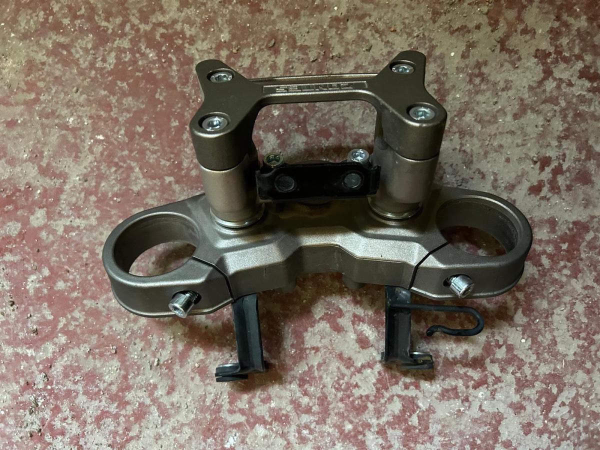 Tija superior Zontes 125 U con torretas