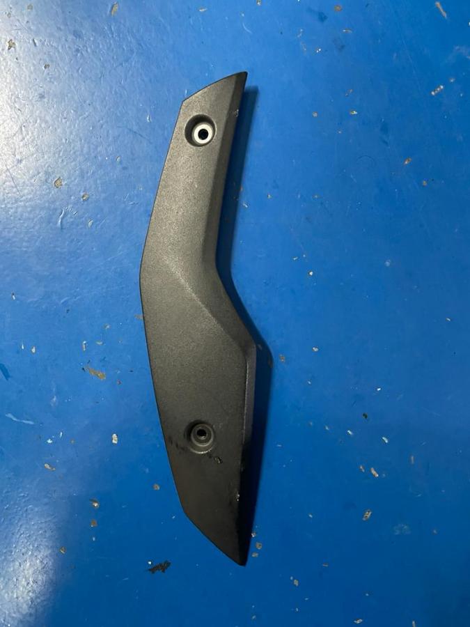 Embellecedor derecho cupula C 650 GT