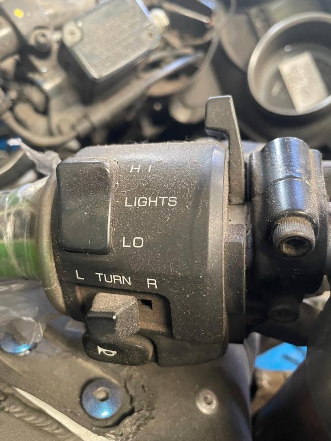 PIña izquierda Kawasaki ZXR 750 L conmutador MotoRecuperados