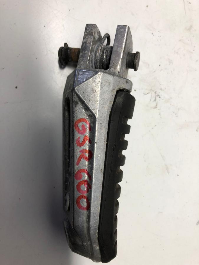 Reposapies delantero izquierdo  Suzuki GSR 600 2006-2010 (GSR600)