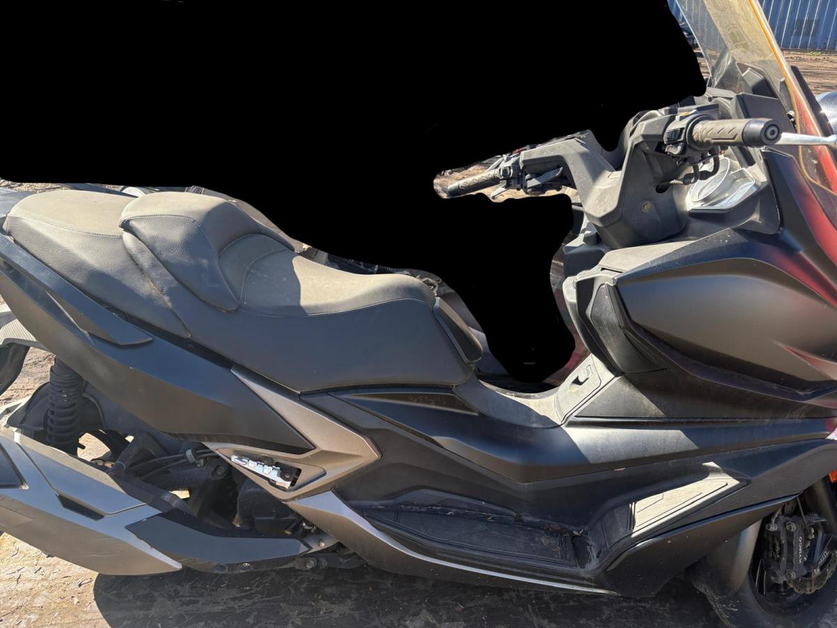 Motor Kymco Xciting 400 s 2021 tiene 25925 Km