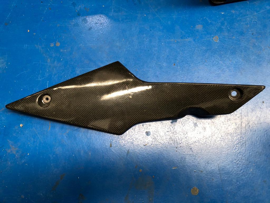 Bajo asiento izquierdo Daytona 955