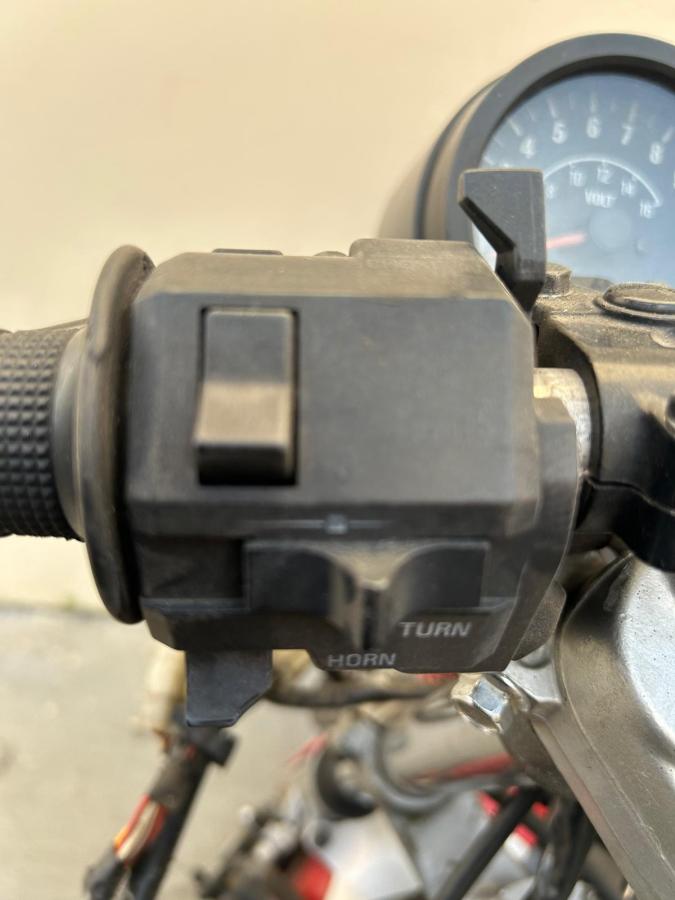 Piña izquierda GPZ 600 R conmutador