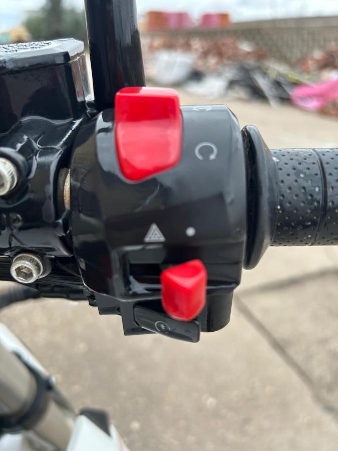 Piña derecha BN 125 conmutador