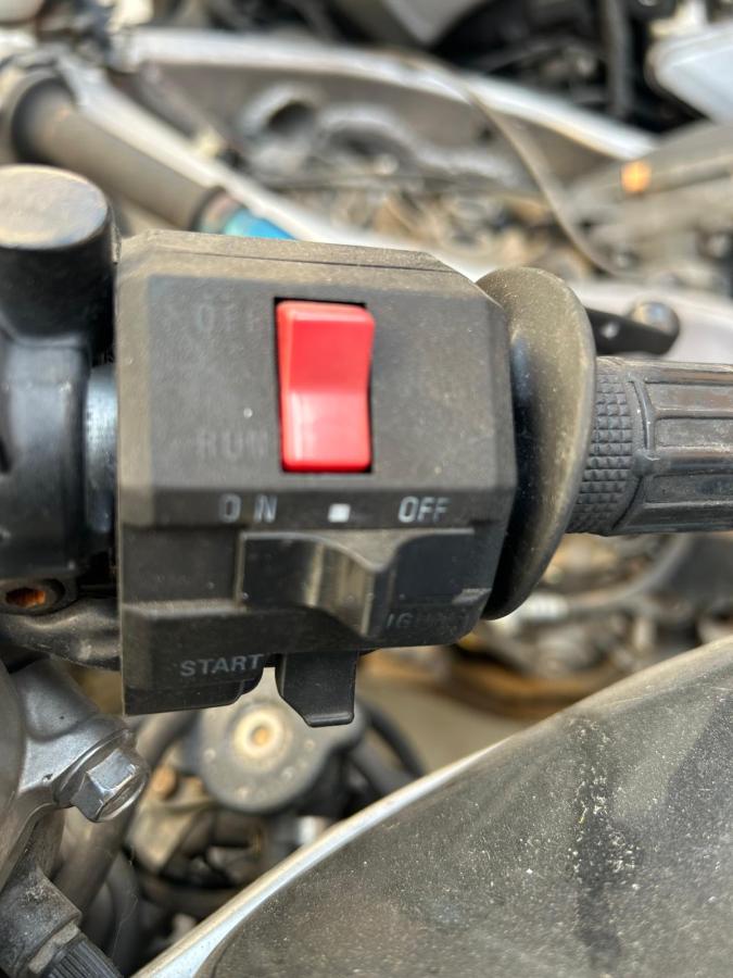Piña derecha GPZ 600 R conmutador