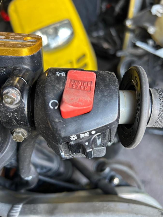 Piña derecha CBR 600 F4 1999-2000 conmutador