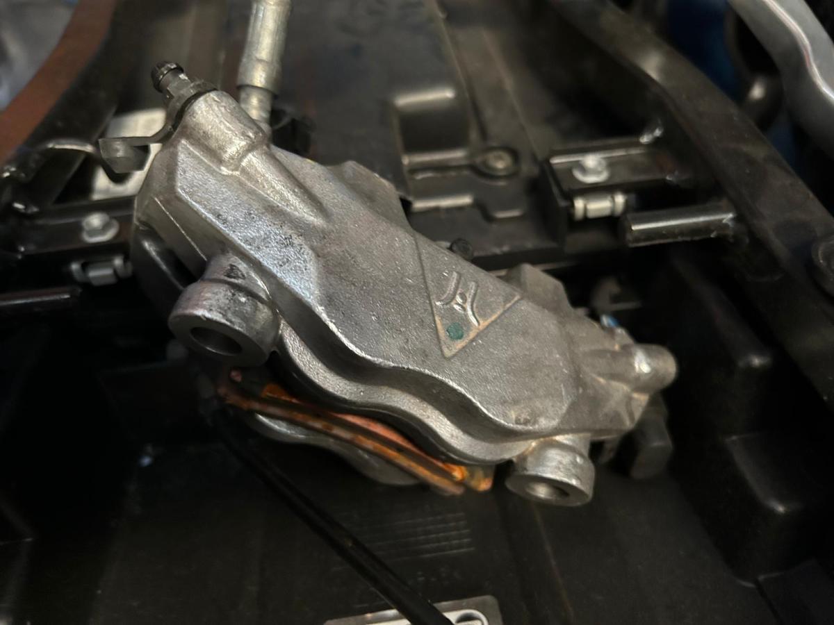 PInza freno Tuono 125 delantera Aprilia