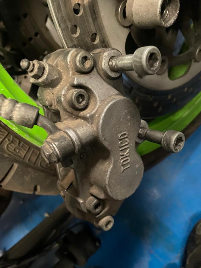 Pinzas freno delanteras ZXR 750 L Tokico