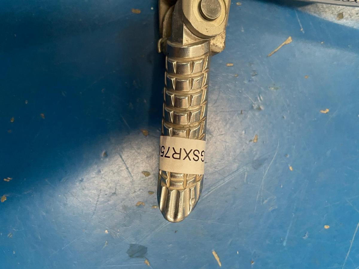 Reposapie delantero derecho GSXR K8 K9 L0 GSX-R