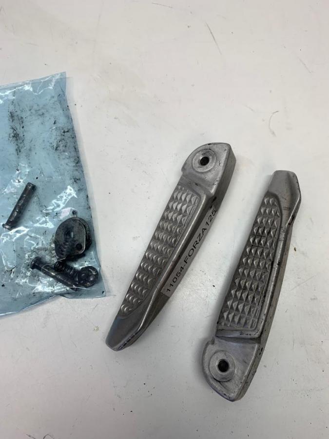 Reposapies traseros Honda Forza 125 2015