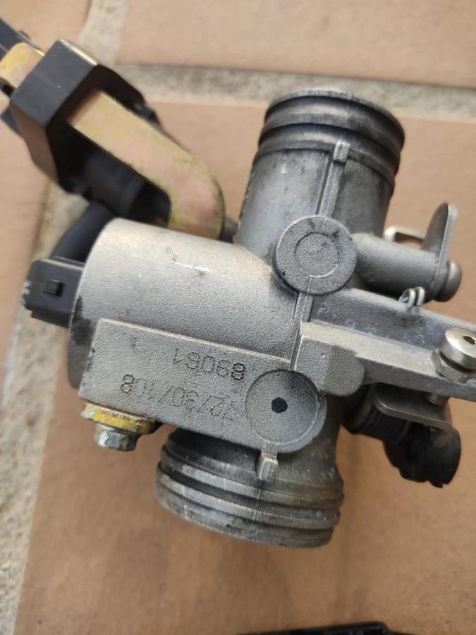 Cuerpo admision acelerador Peugeot Satelis 125