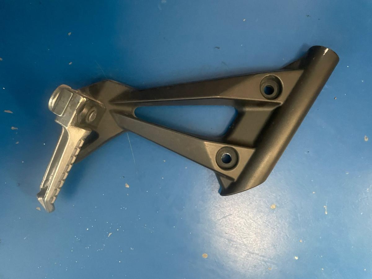 Soporte estribera Ninja 250 izquierdo