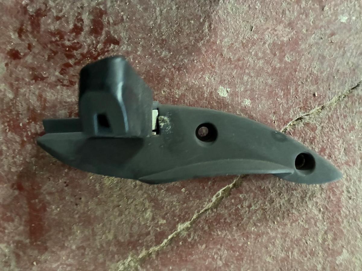 Soporte estribera trasera derecha de Keeway Superlight 125